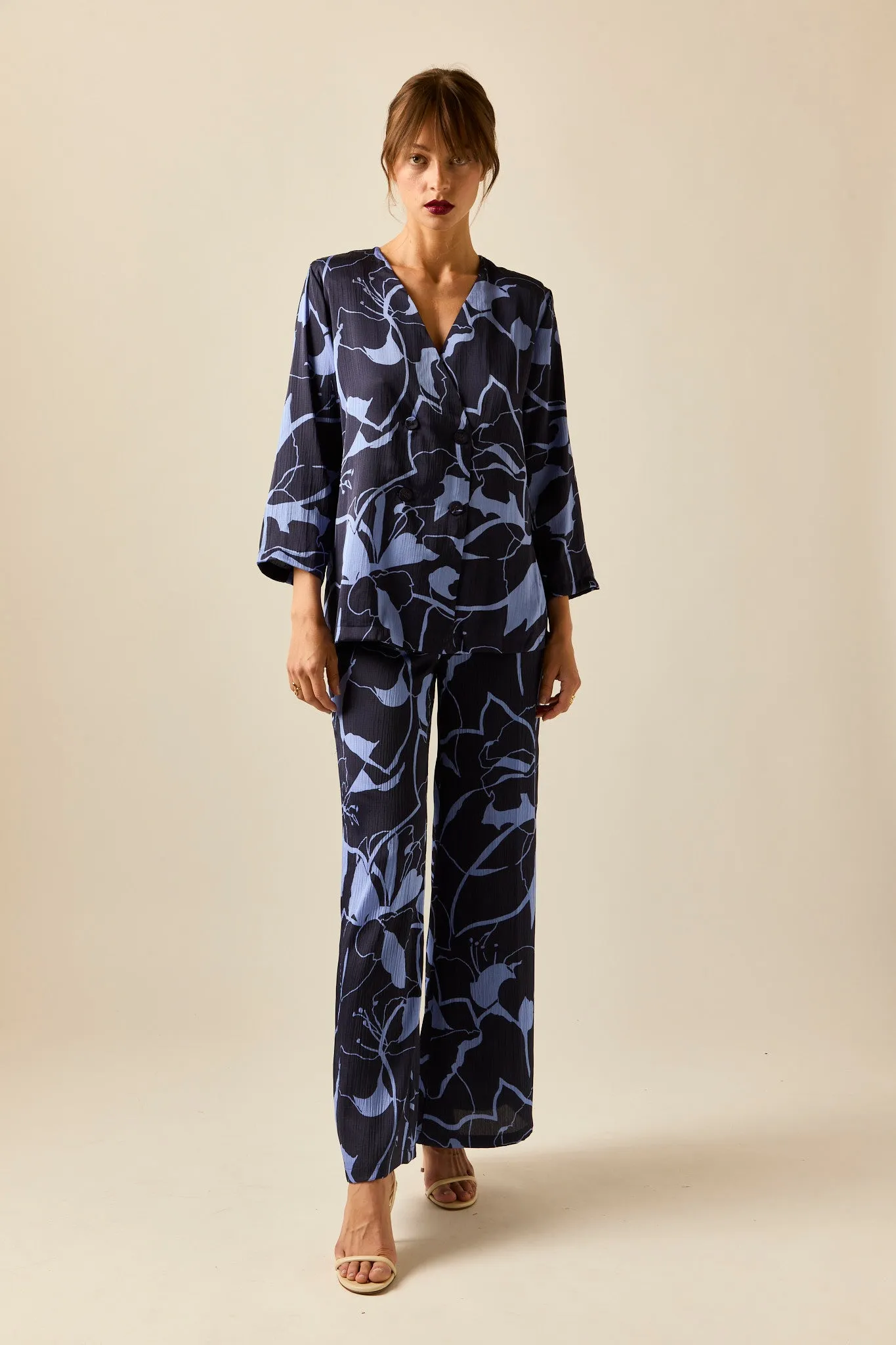 Blazer satinada print floral azul lavanda