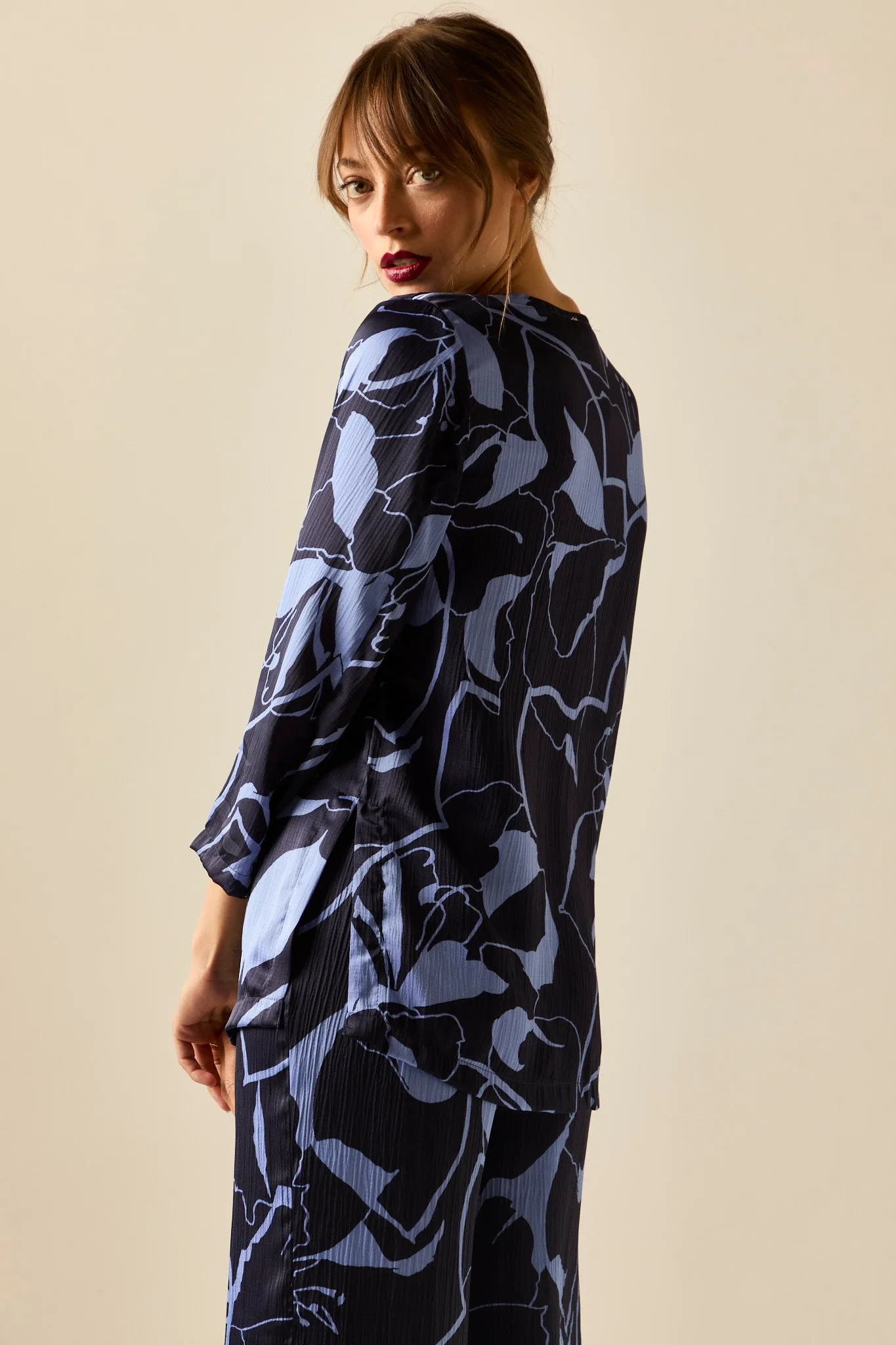Blazer satinada print floral azul lavanda