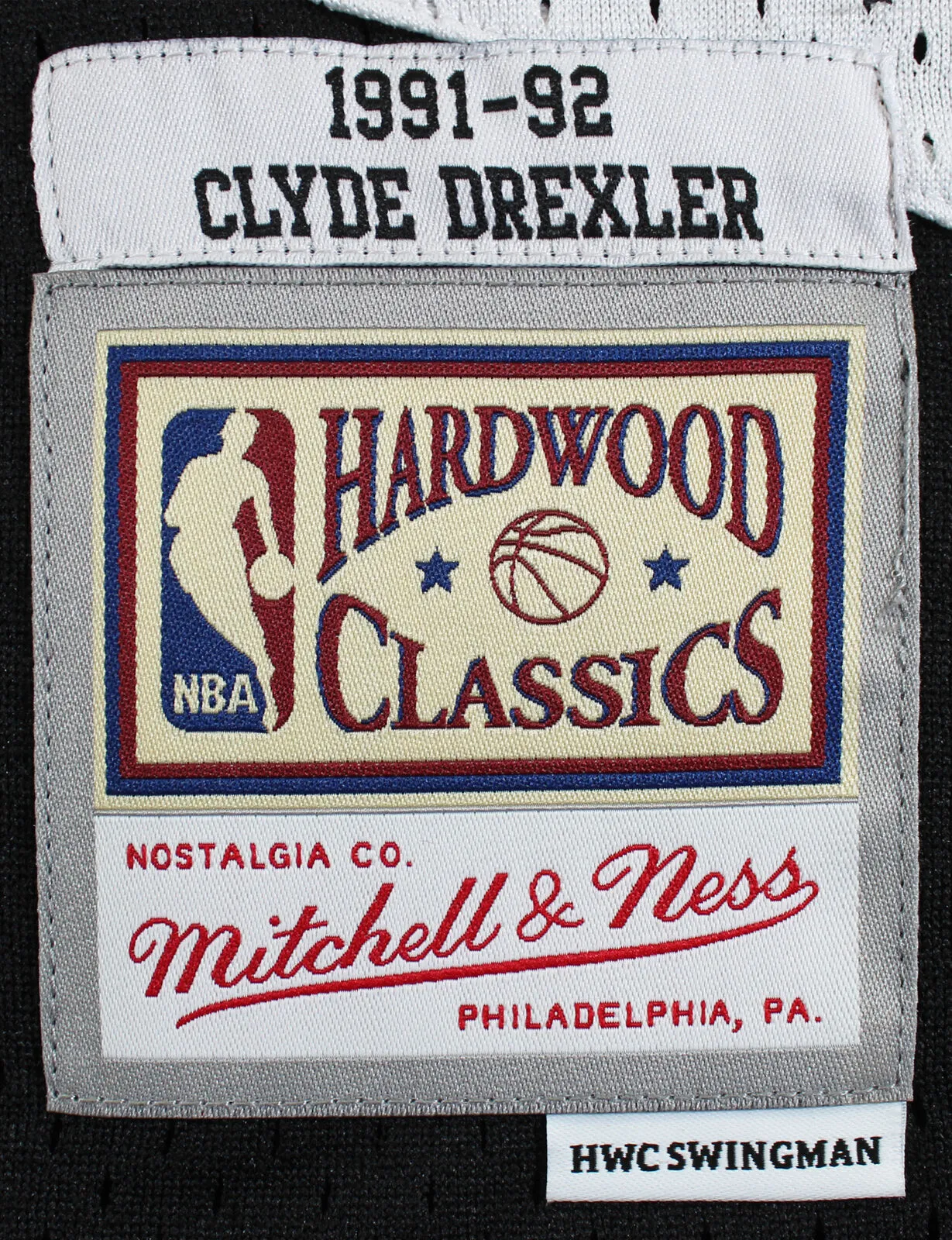 Blazers Clyde Drexler "HOF 04" Signed Black Mitchell & Ness Jersey BAS Witnessed