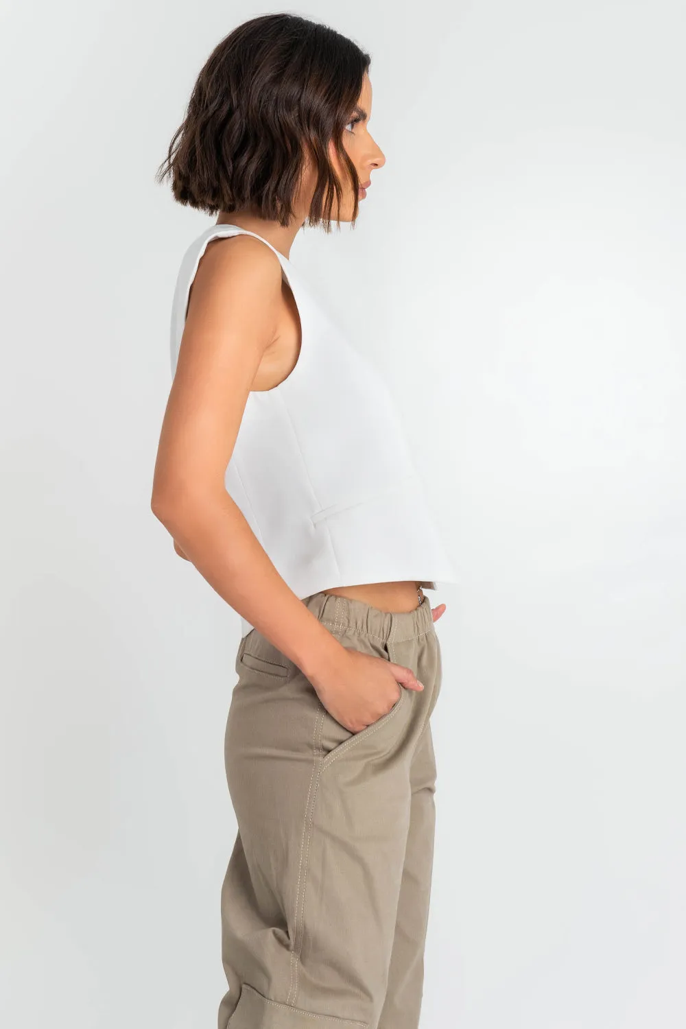 Chaleco corto de fit recto escote v botones