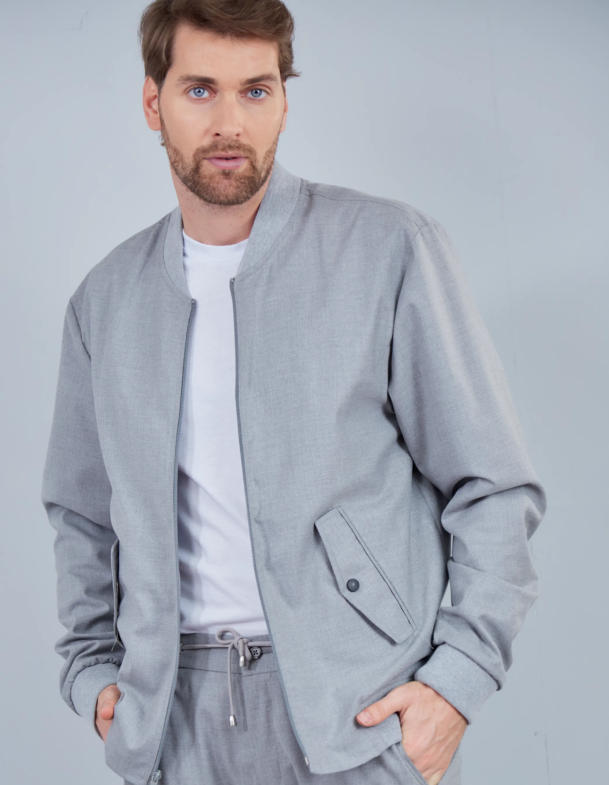 Chaqueta bomber gris clara