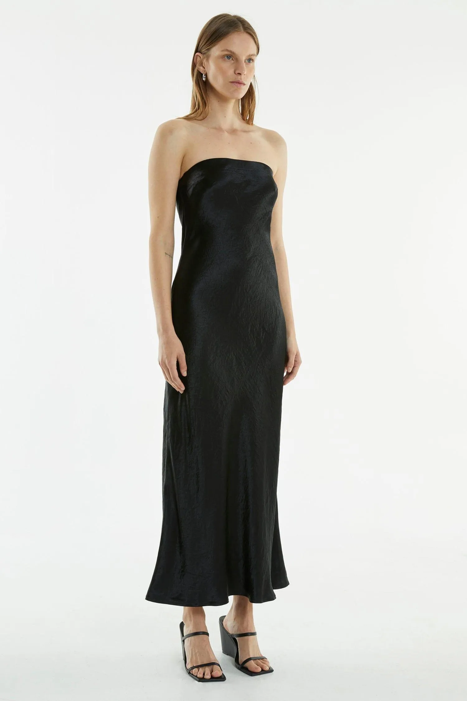 CRUSH BIAS STRAPLESS DRESS | BLACK