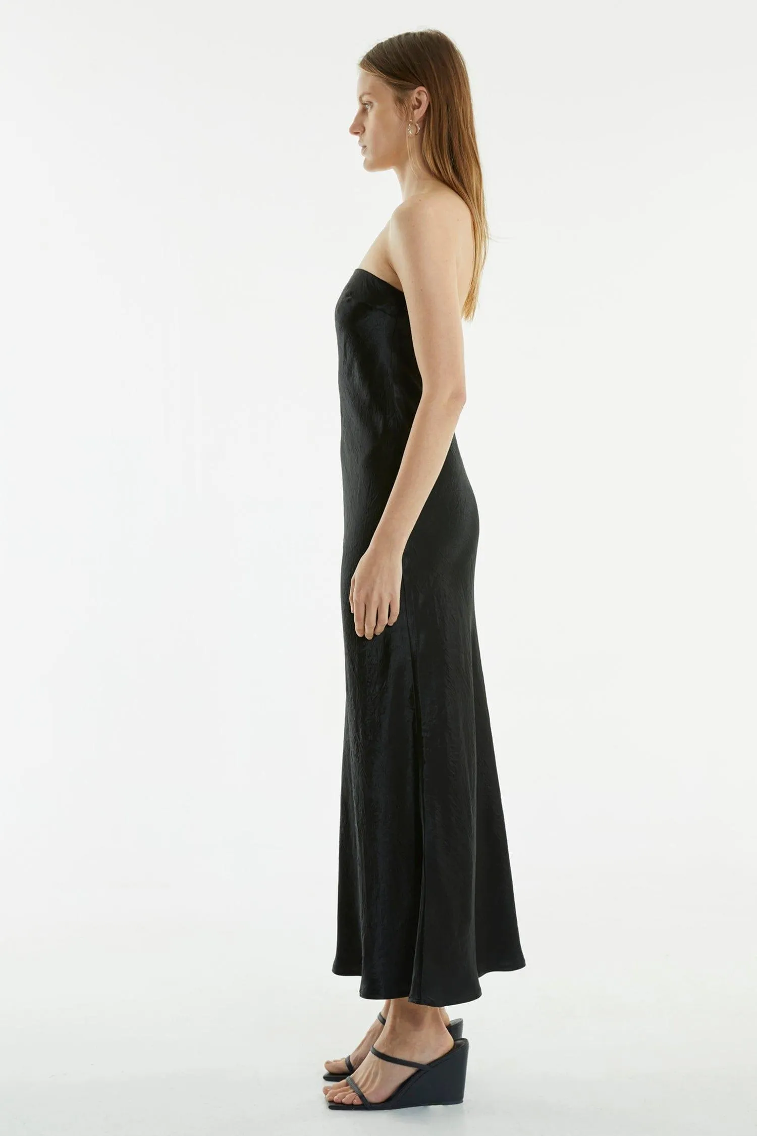 CRUSH BIAS STRAPLESS DRESS | BLACK