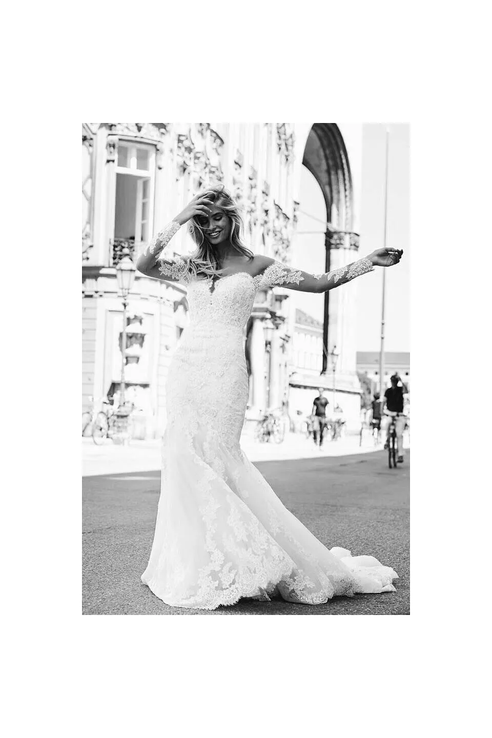 Mermaid Sweetheart Long Sleeve Floor Length Chapel Backless Applique Wedding Dress