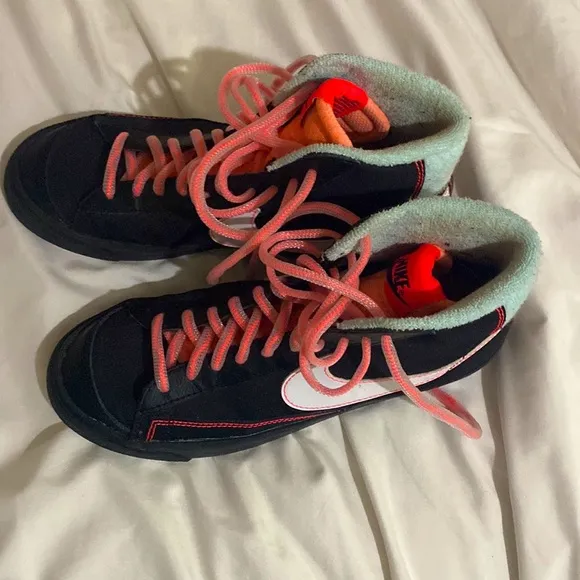 Nike Blazers Mid 77 Black Crimson Kids Size 6