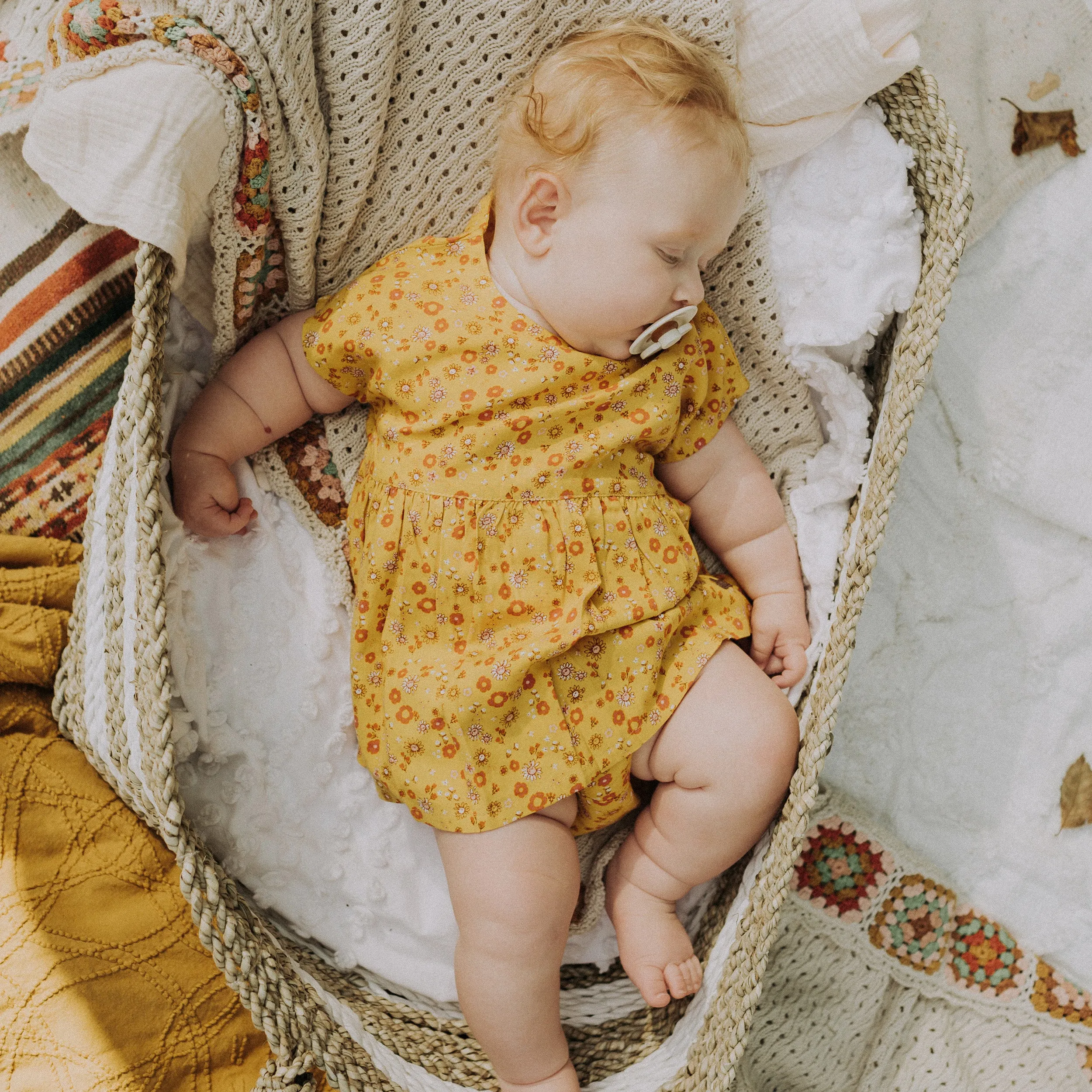 Robe jaune fleurie en viscose avec bloomer, naissance || Yellow flowery dress in viscose with bloomer, newborn