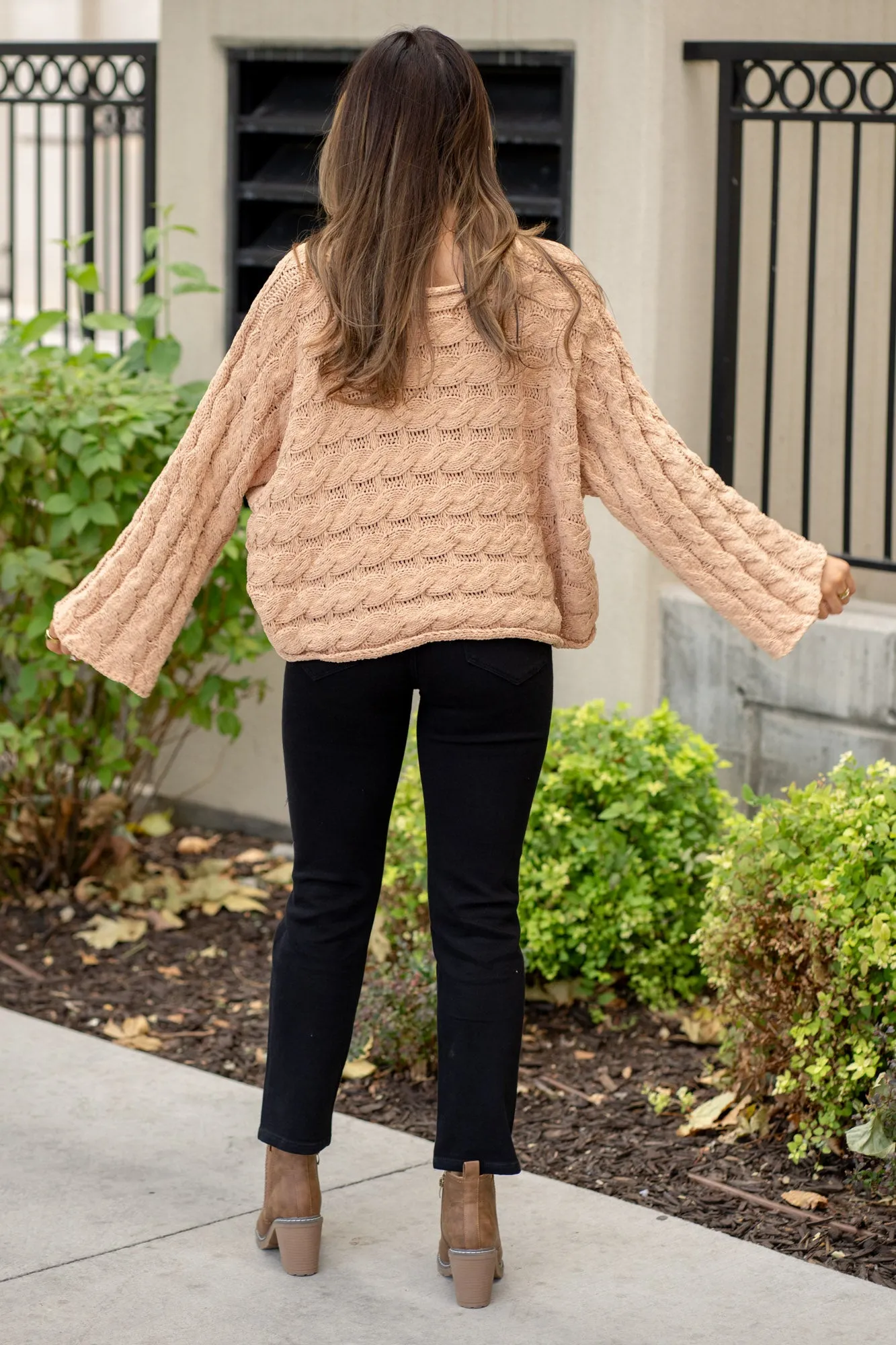 Round Neck Cable Knit Cropped Sweater