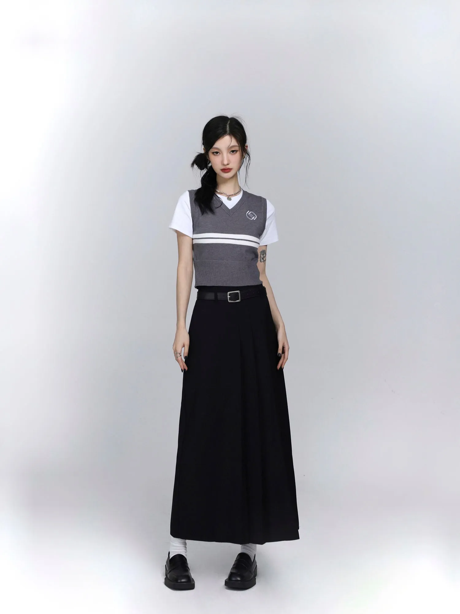 SA-line medium length pleated skirt