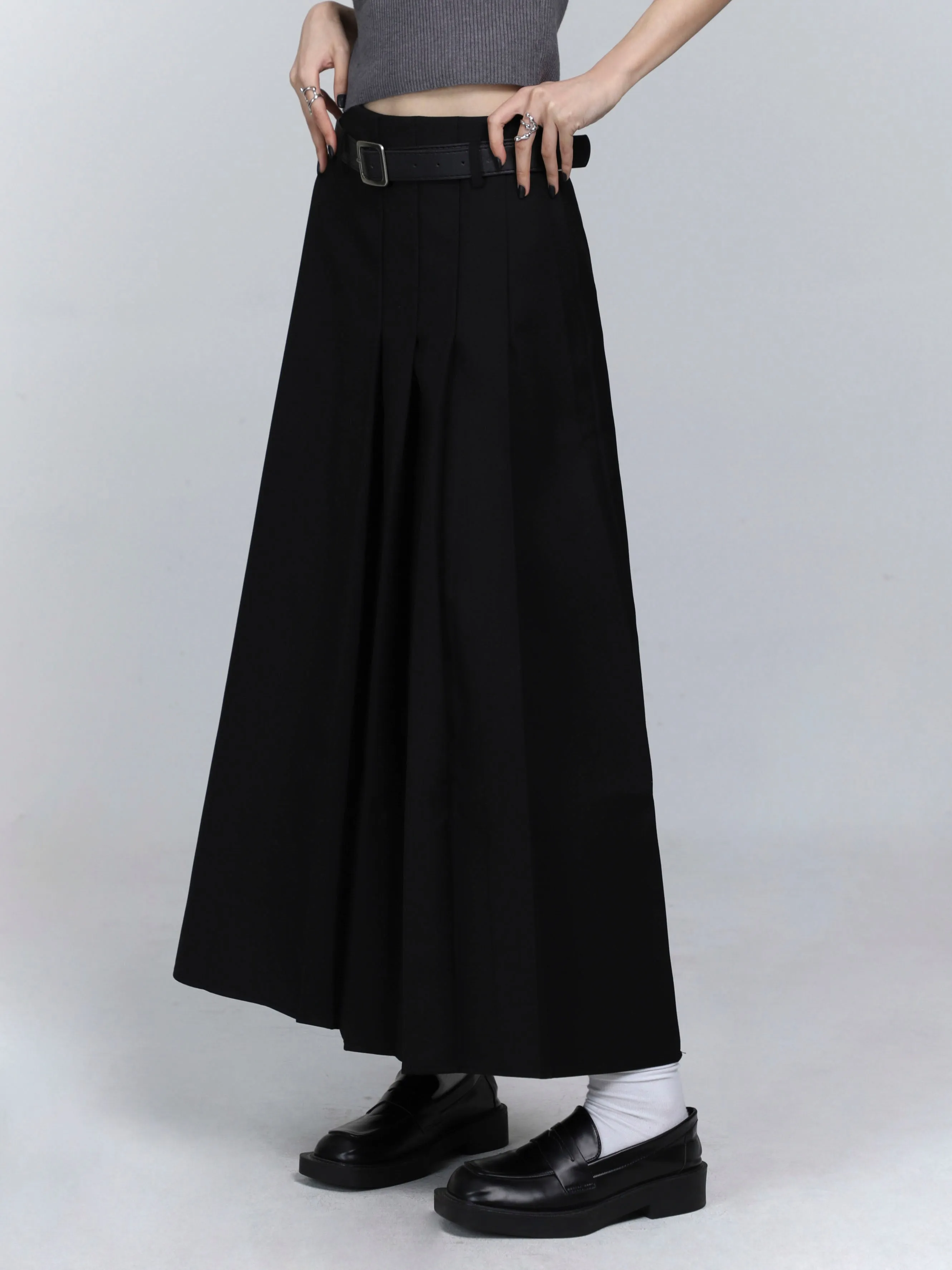 SA-line medium length pleated skirt