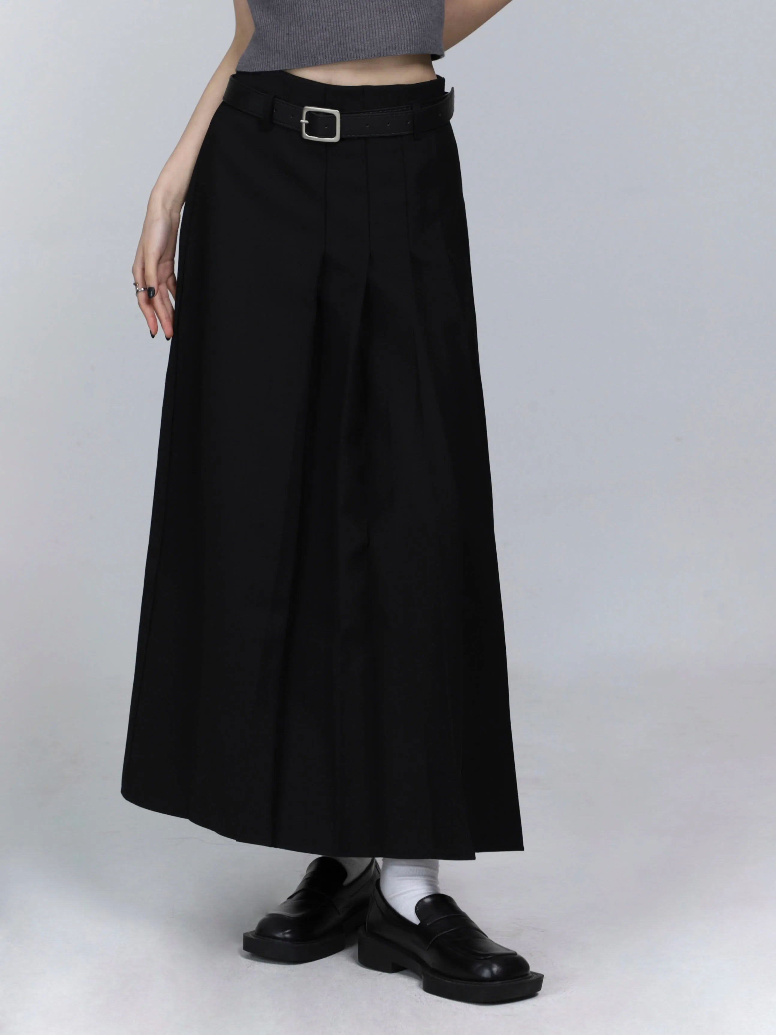 SA-line medium length pleated skirt