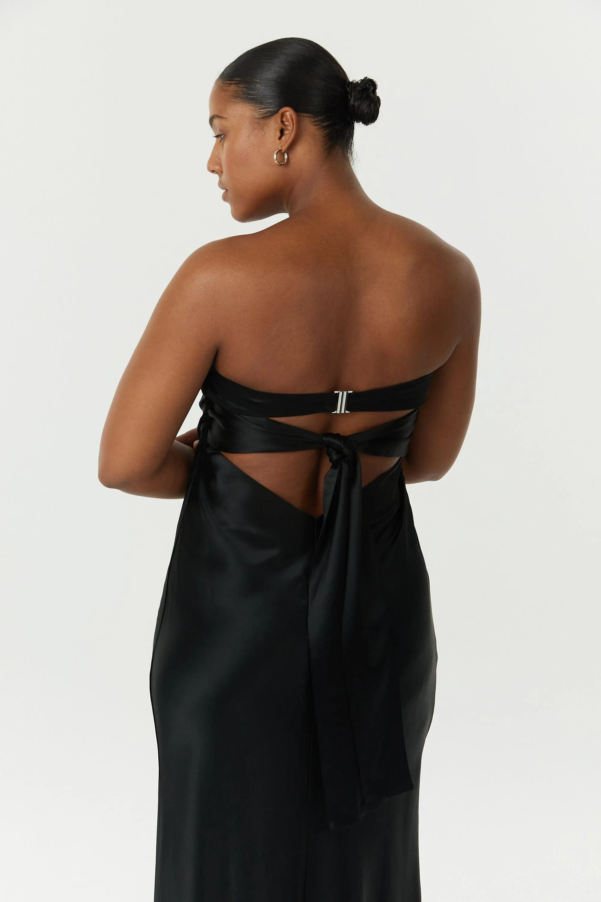 SATIN TIE BACK STRAPLESS MIDI | BLACK
