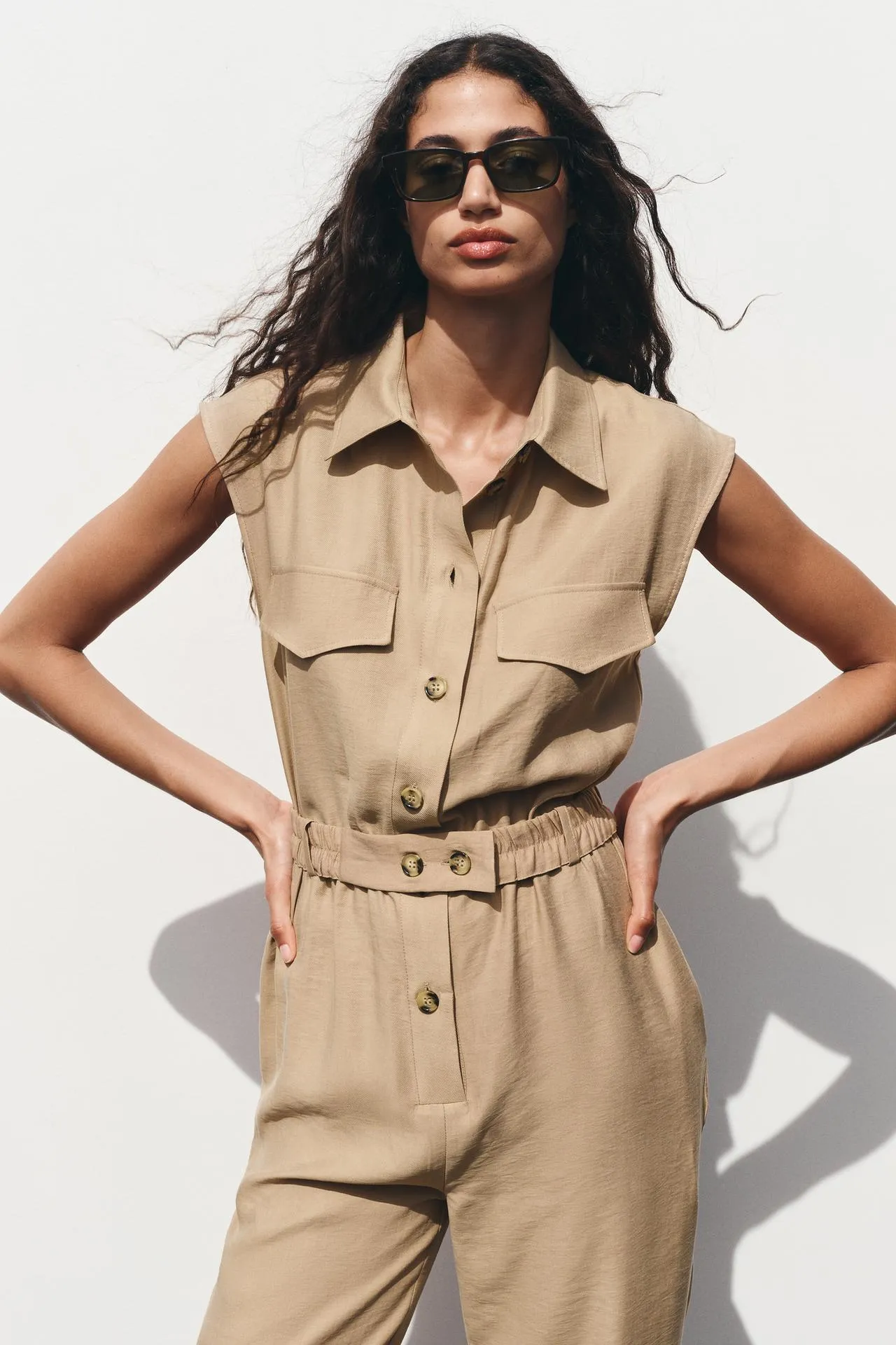 Sleeveless jumpsuit with belt