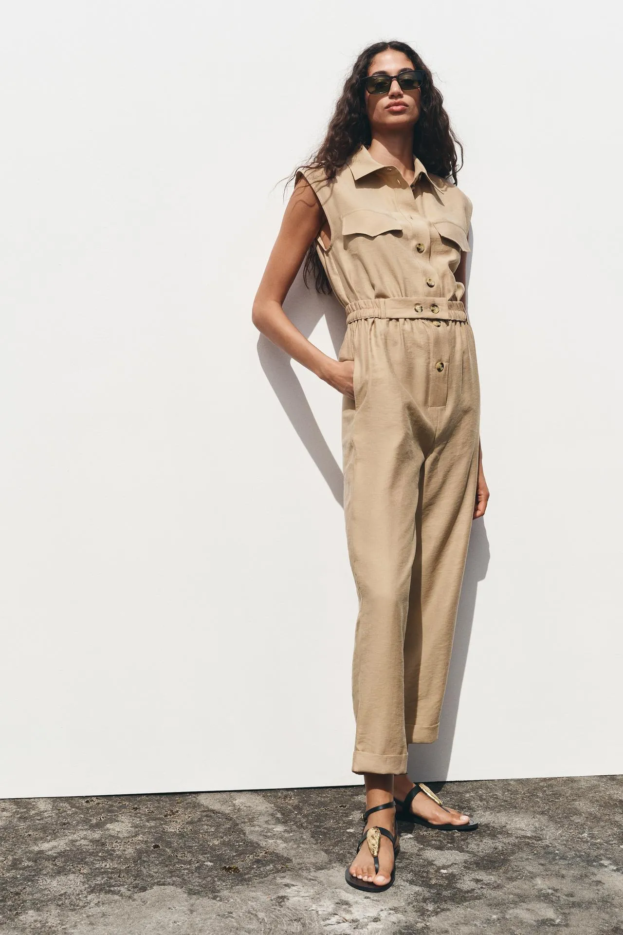 Sleeveless jumpsuit with belt