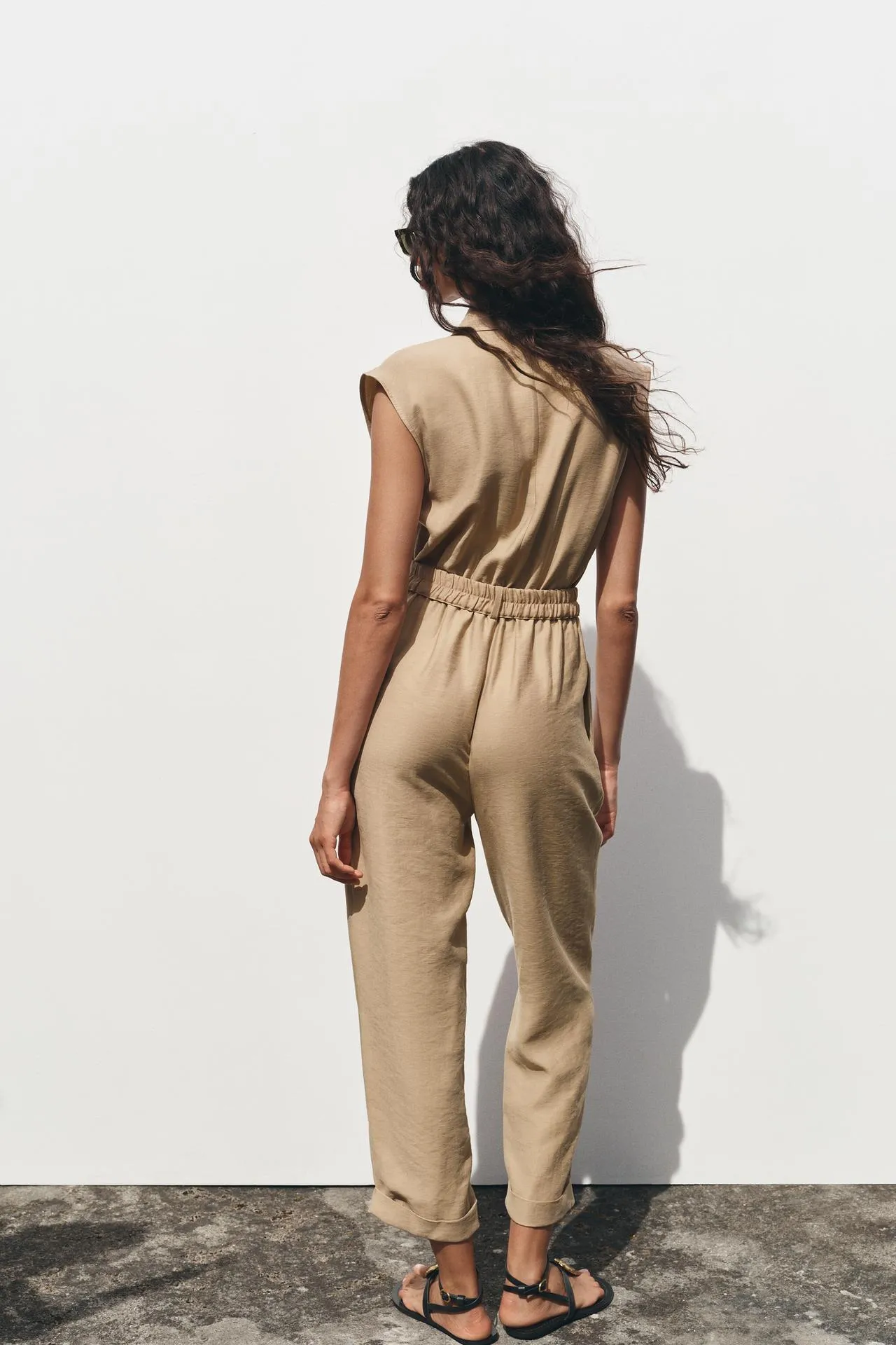 Sleeveless jumpsuit with belt