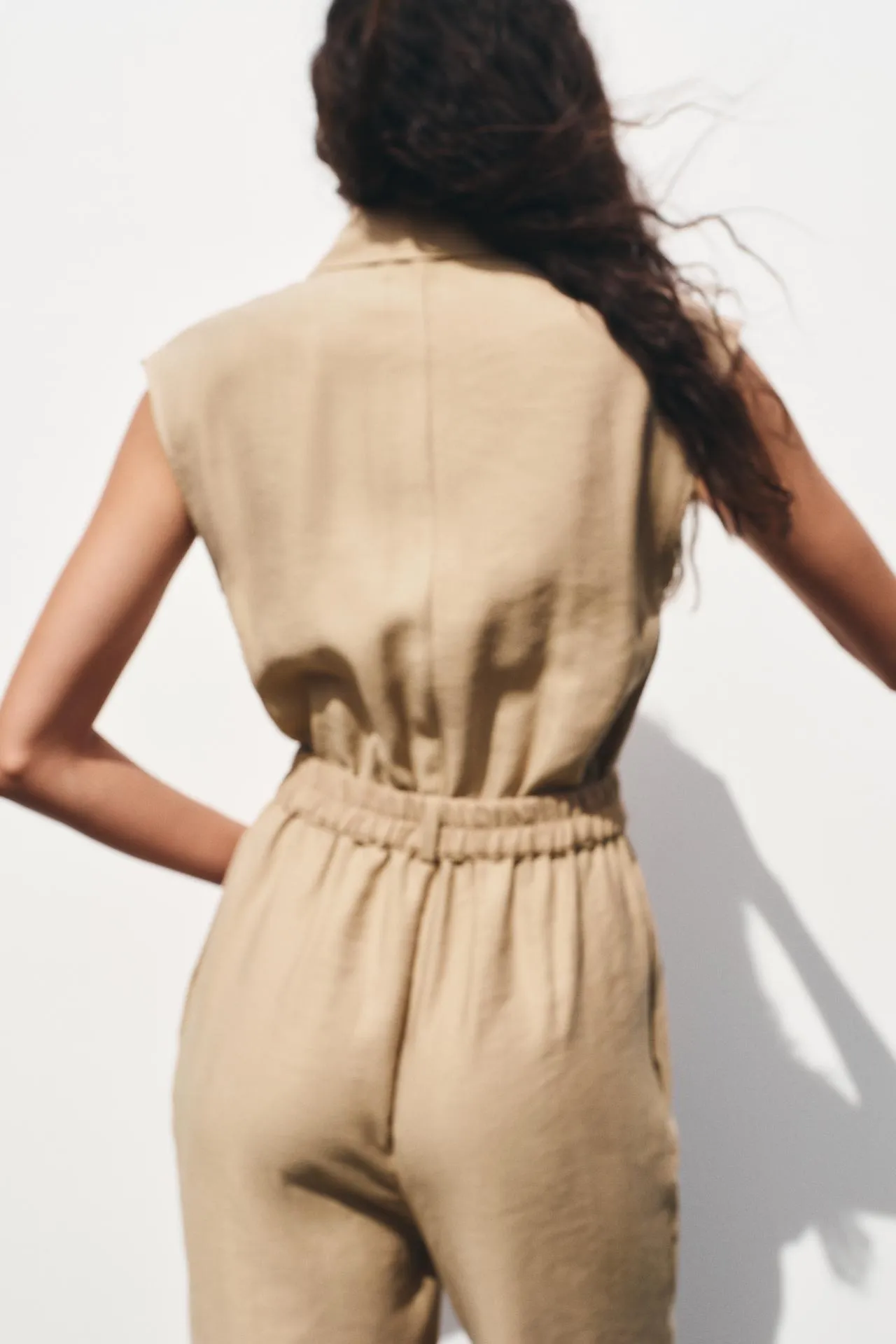 Sleeveless jumpsuit with belt
