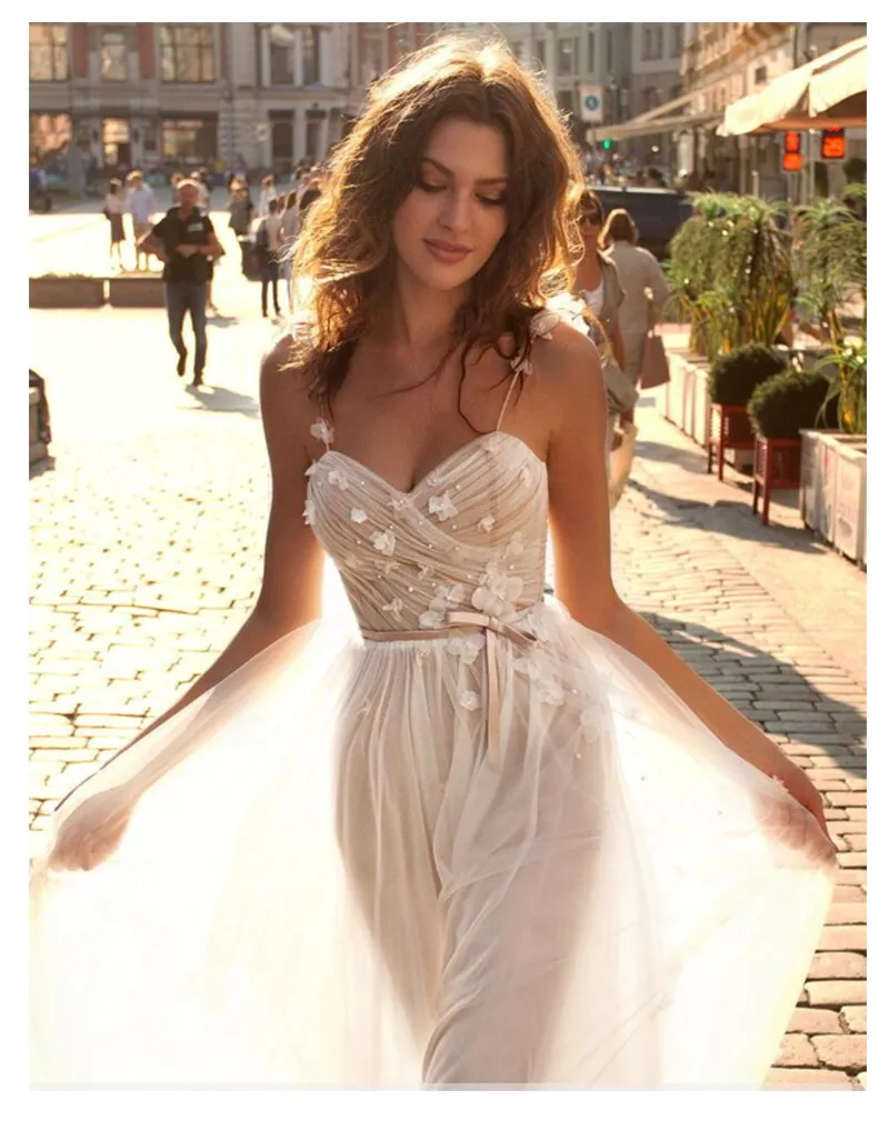 Sweetheart Spaghetti Straps Bride Dress Sexy Simple Beach Wedding Dress  Elegant 3D Flowers Beach Bridal Gown