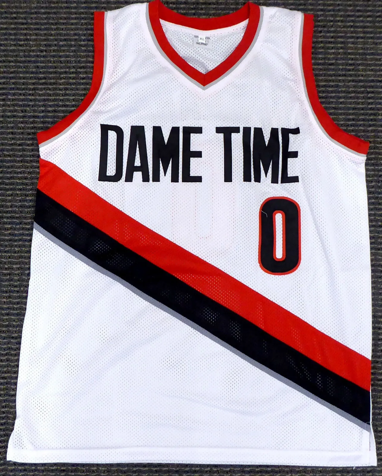 Trail Blazers Damian Lillard Autographed White Jersey (Mark) Beckett #Z54424