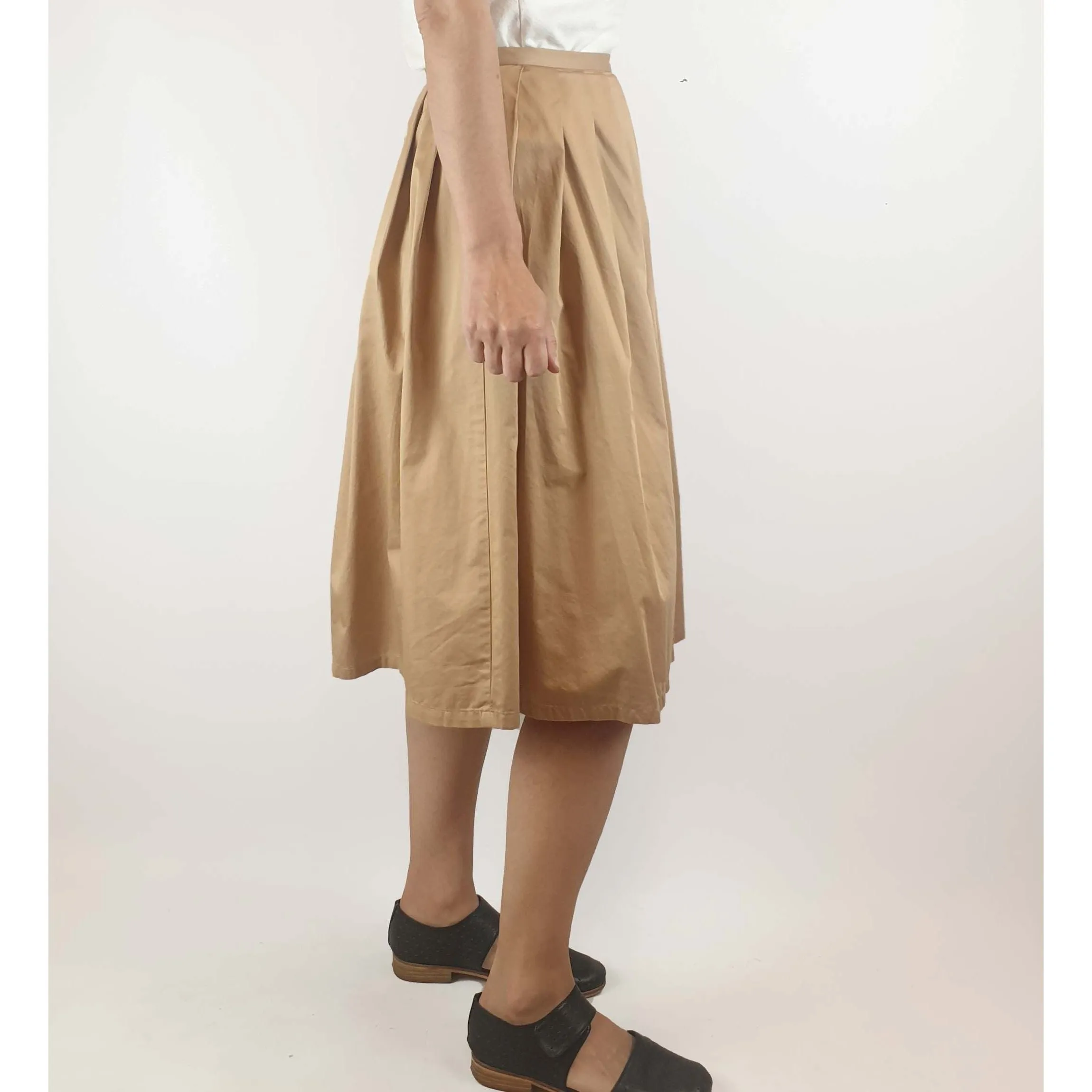 Wayne Cooper preloved beige 100% cotton high waisted pleated skirt size 1 (best fits size 8)