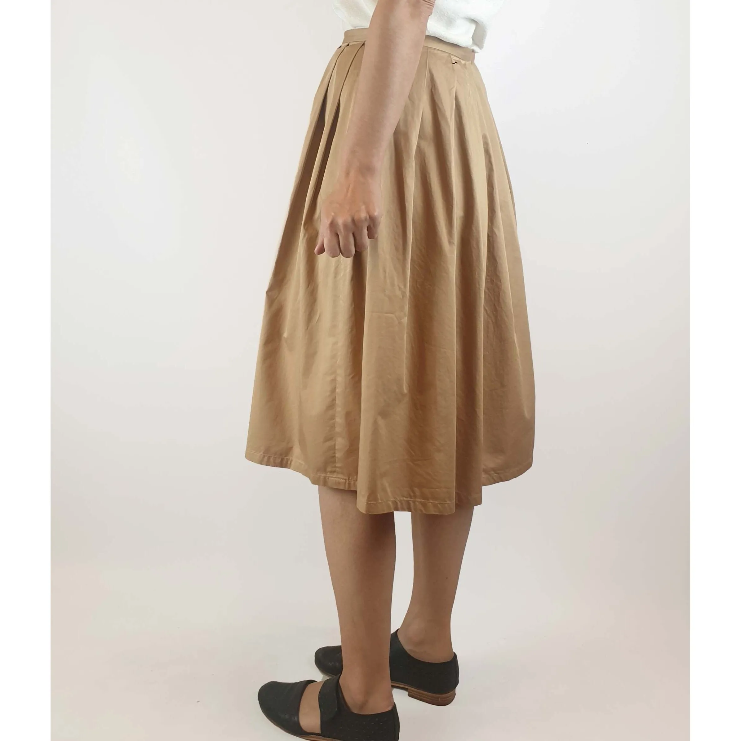 Wayne Cooper preloved beige 100% cotton high waisted pleated skirt size 1 (best fits size 8)