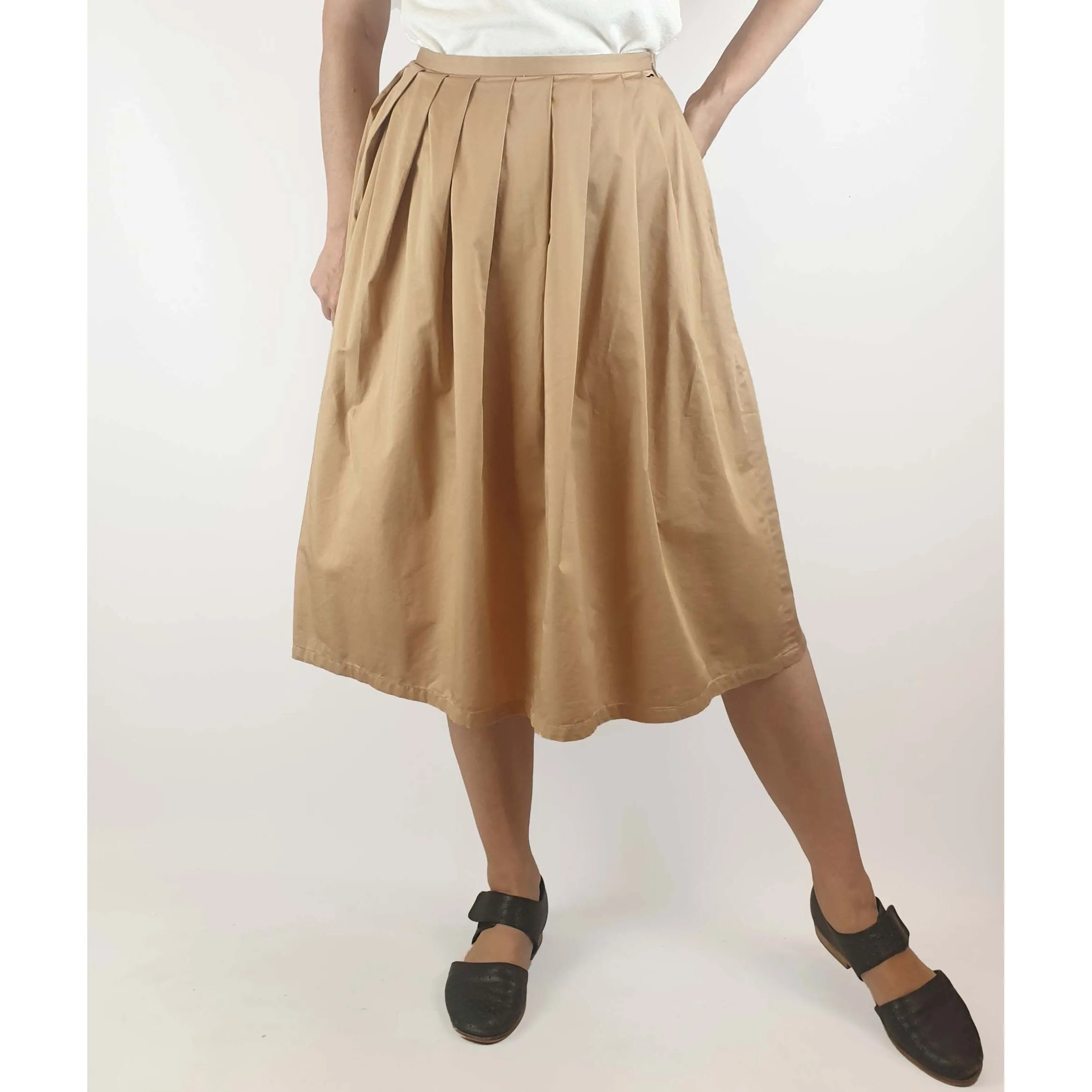Wayne Cooper preloved beige 100% cotton high waisted pleated skirt size 1 (best fits size 8)