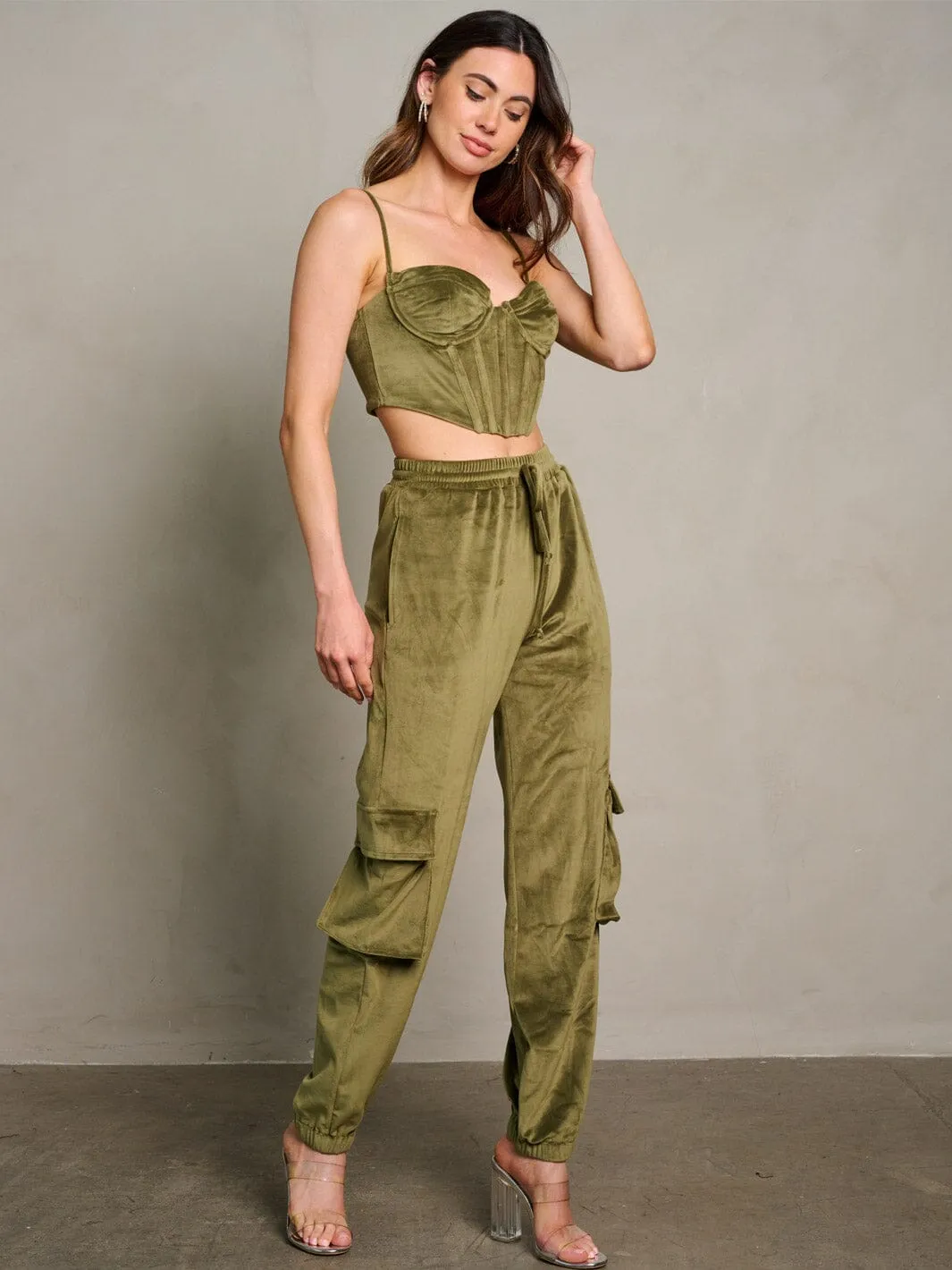 WOMEN'S SLEEVELESS CROP TOP & ELASTIC WAIST PANTS CARGO 2PC. SET